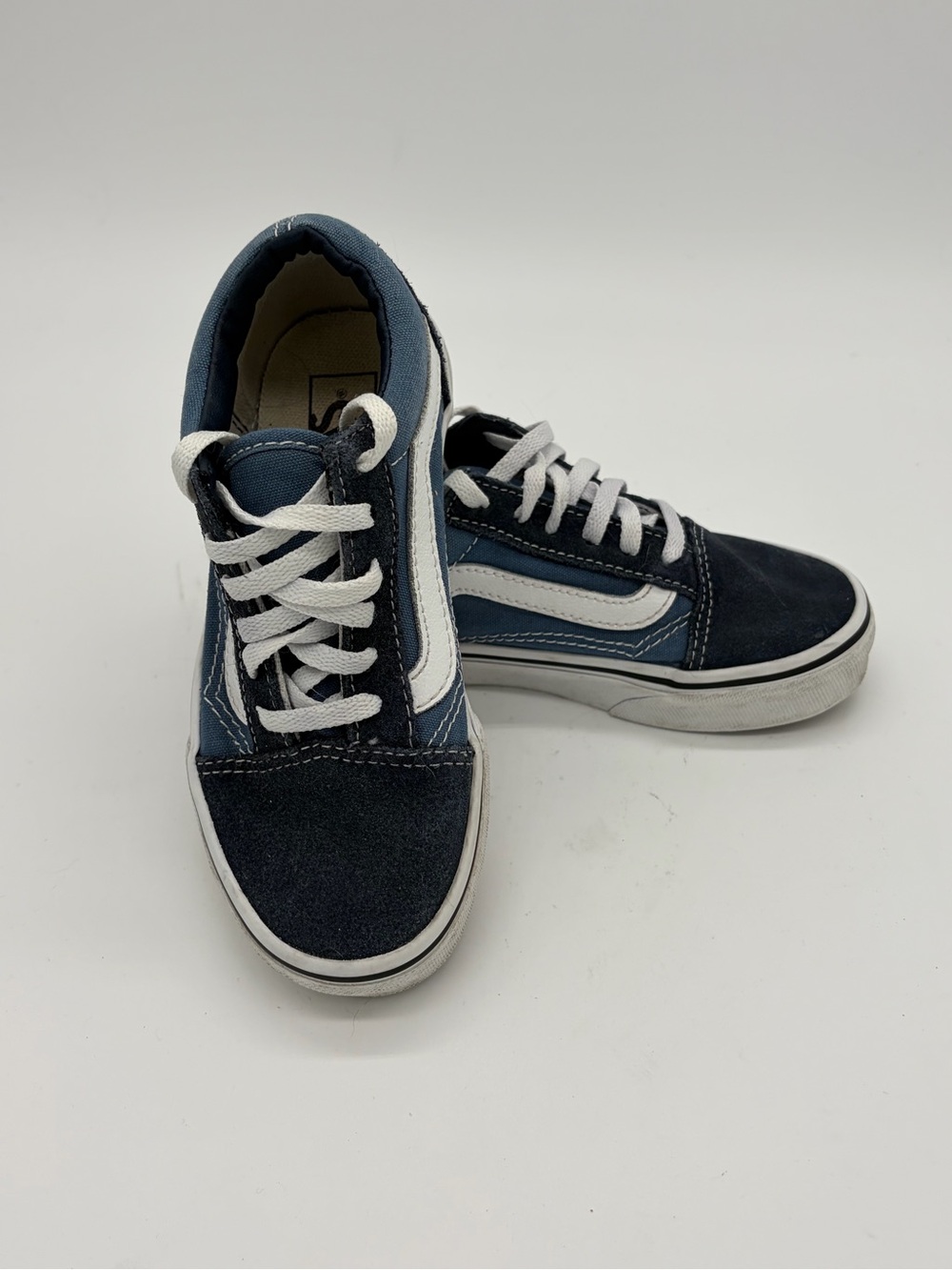Vans Kids Low-Top Sneakers in Navy and White